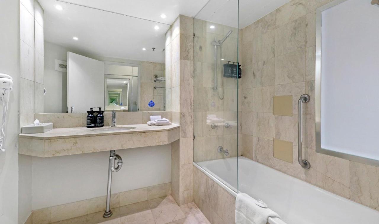 Hotel Apartments On 22 View Avenue, Surfers Paradise Gold Coast Bagian luar foto