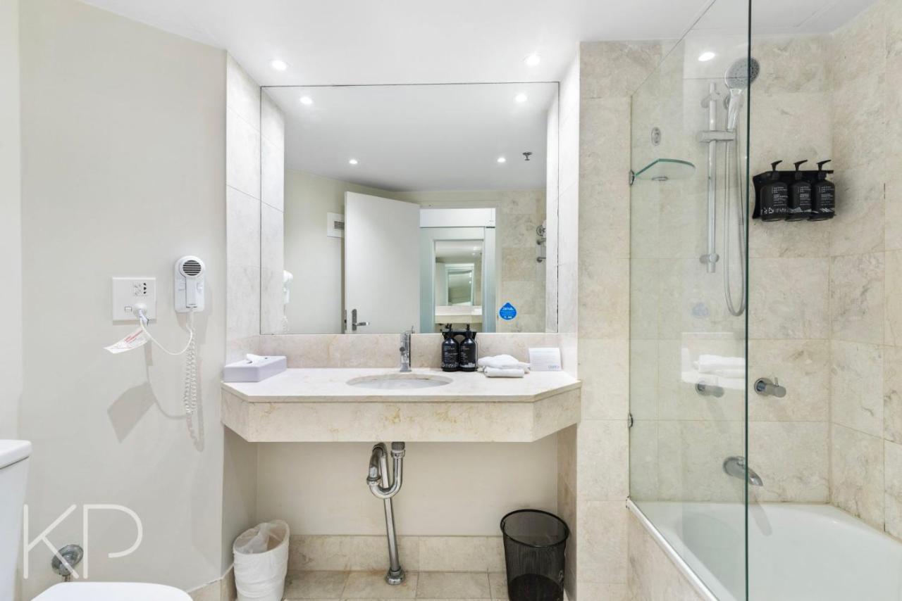Hotel Apartments On 22 View Avenue, Surfers Paradise Gold Coast Bagian luar foto
