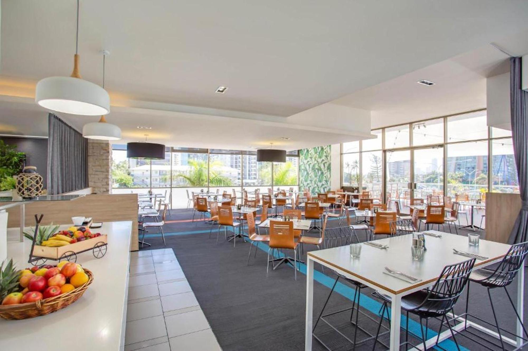 Hotel Apartments On 22 View Avenue, Surfers Paradise Gold Coast Bagian luar foto