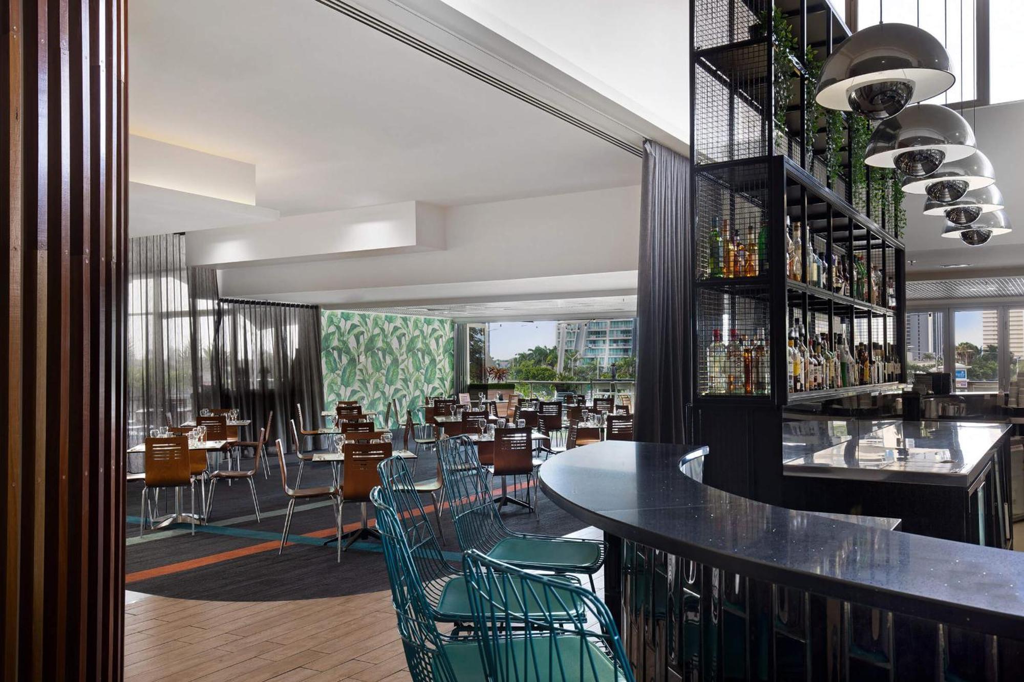 Hotel Apartments On 22 View Avenue, Surfers Paradise Gold Coast Bagian luar foto